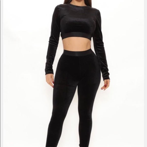 $2️⃣0️⃣Black 2 piece velour set - Picture 1 of 3